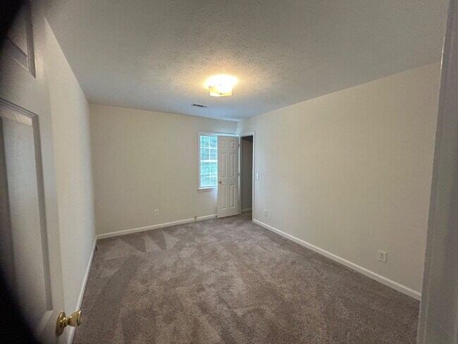 Building Photo - 3BD 2 BA HOME FOR RENT NEXT TO ALGOOD SCHOOLS
