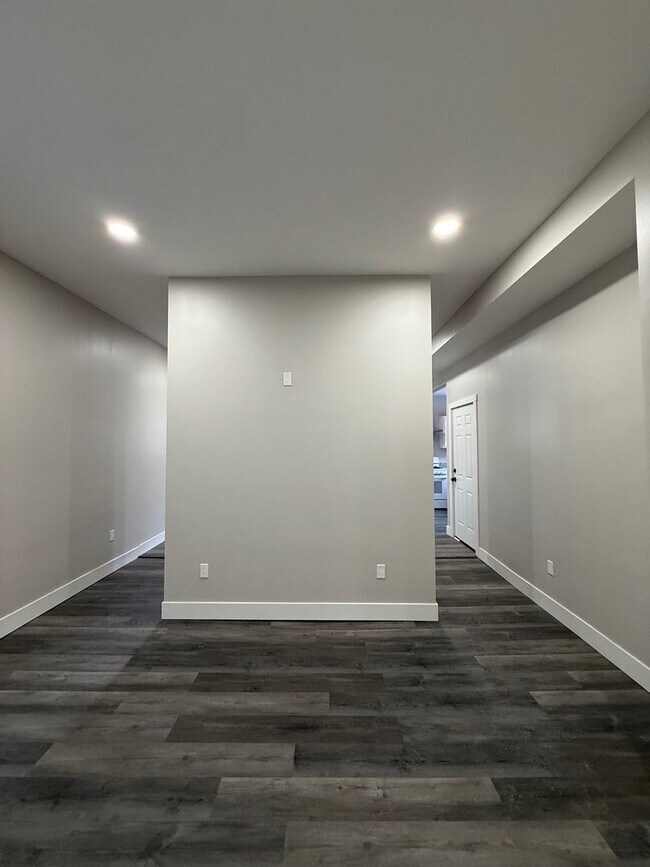 Building Photo - 6621 Tennis St