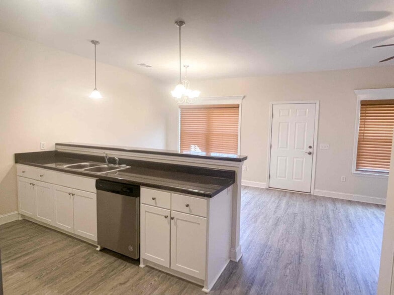 Building Photo - 278 Bridgewater Ln