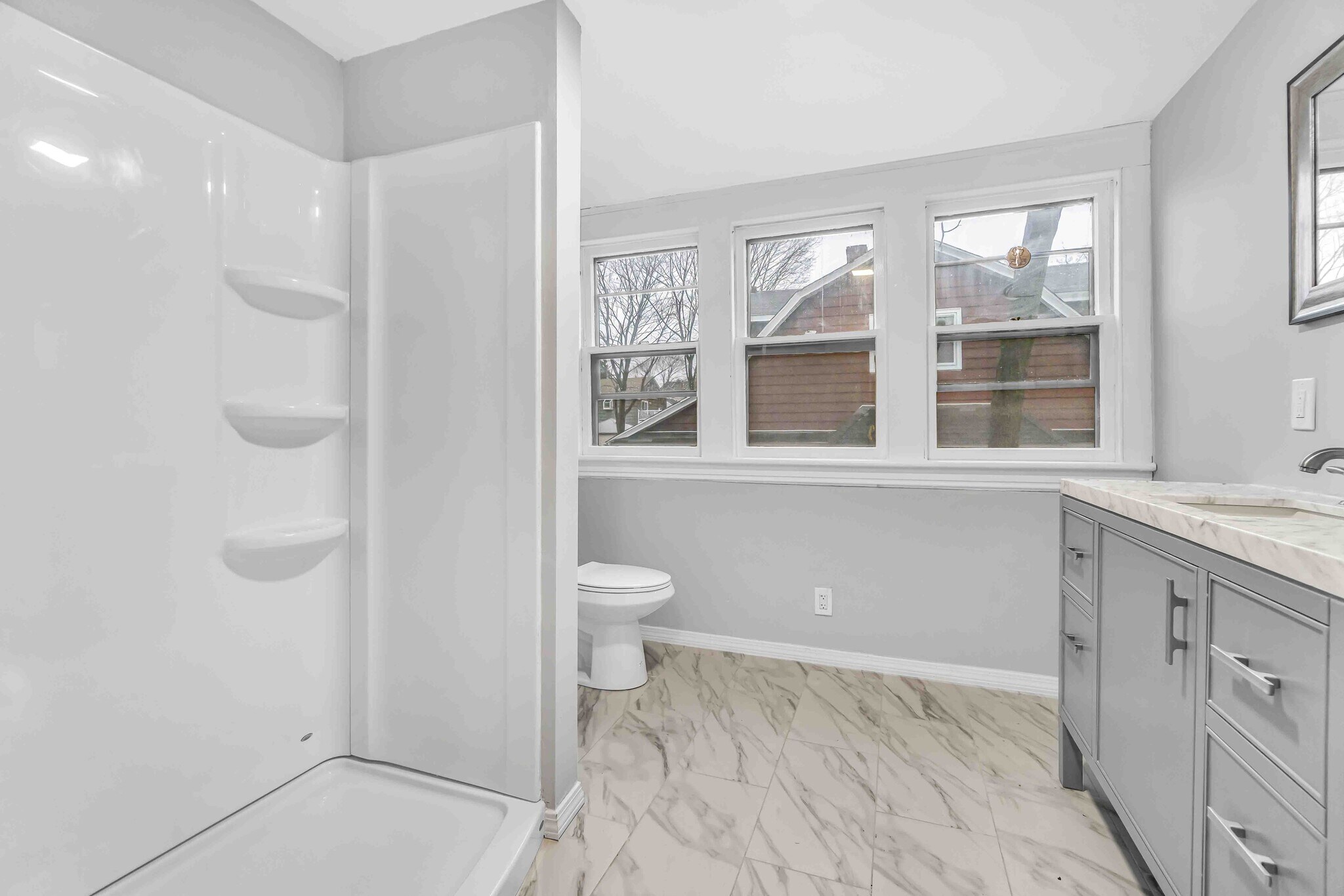 Building Photo - 208 Rocton Ave