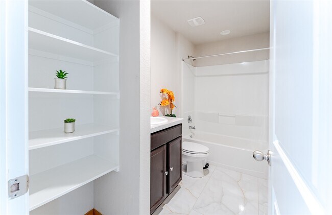 Building Photo - 5431 Tindarey Bluff Trail