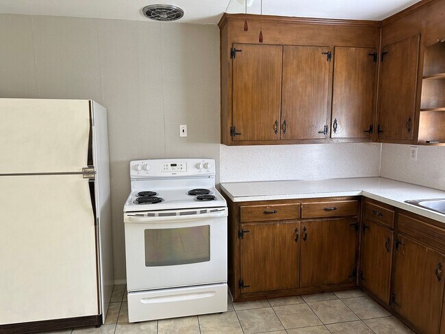 Building Photo - IMMACULATE ONE LEVEL HOME AVAILABLE IN SUR...