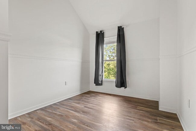 Building Photo - 6608 Beach Dr