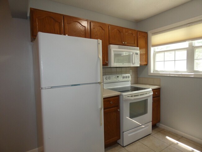 Building Photo - 2483 NE 68th St