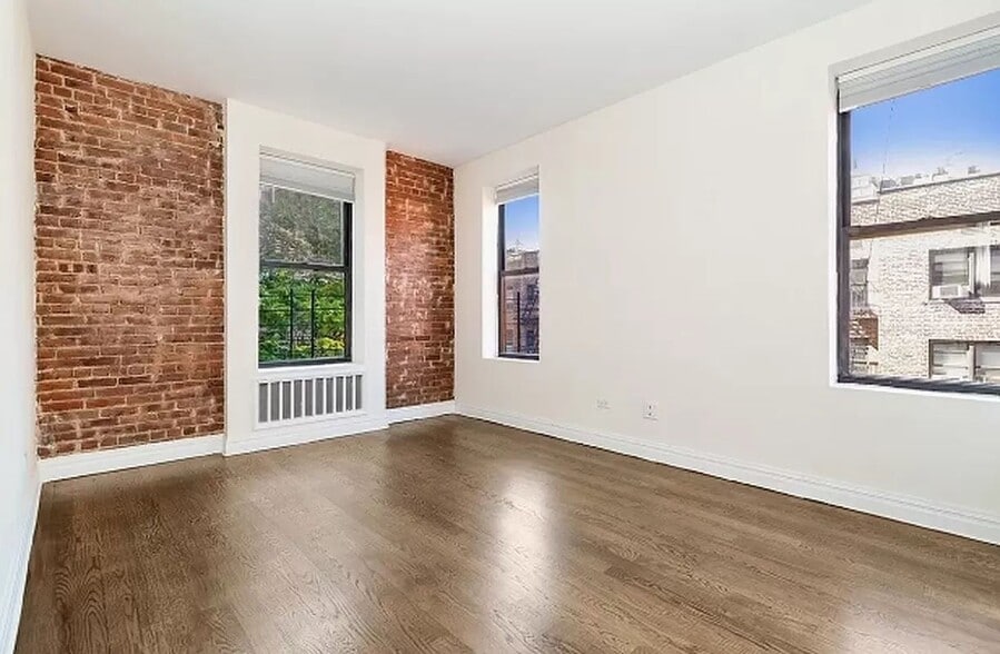 Building Photo - 6 W 107th St