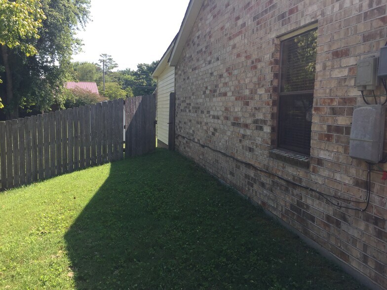 Left side of house into back yard - 4912 Angelia Dr