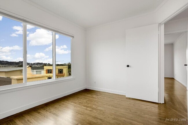 Building Photo - 2 Lapham Way