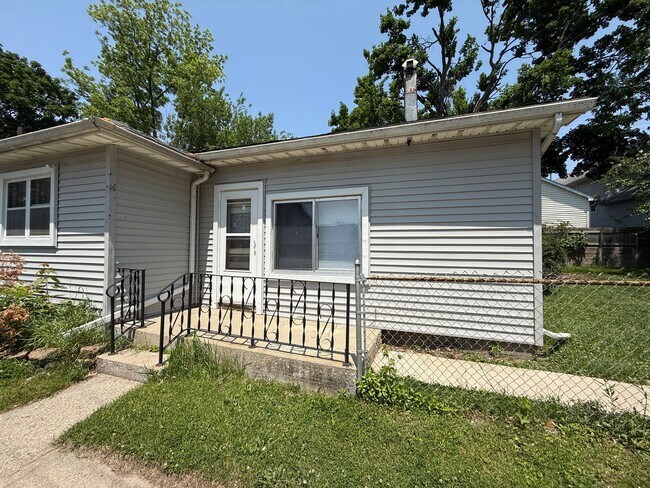 Building Photo - 529 Steward Ave