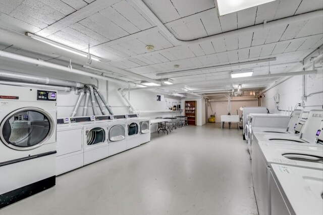 Building Photo - 708 W Bittersweet Pl