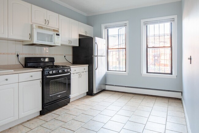 Building Photo - 108 Union Park St