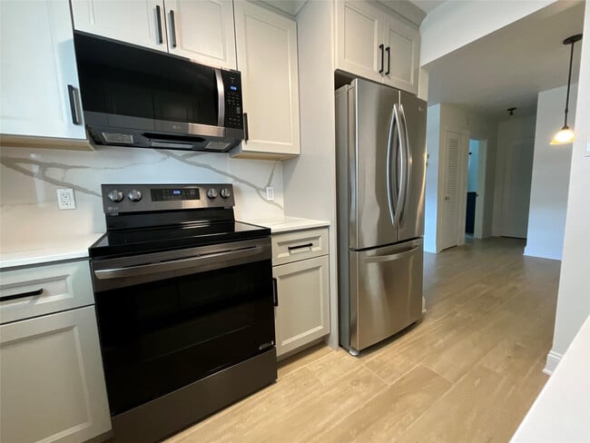 Building Photo - 2424 NE 9th St