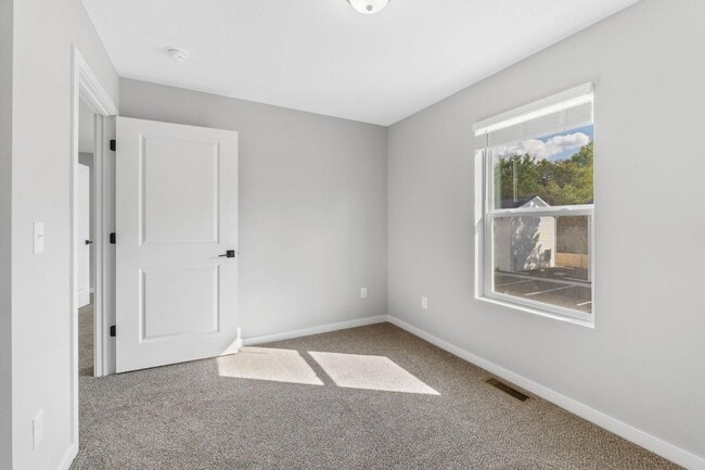 Building Photo - 388 N Franklin St