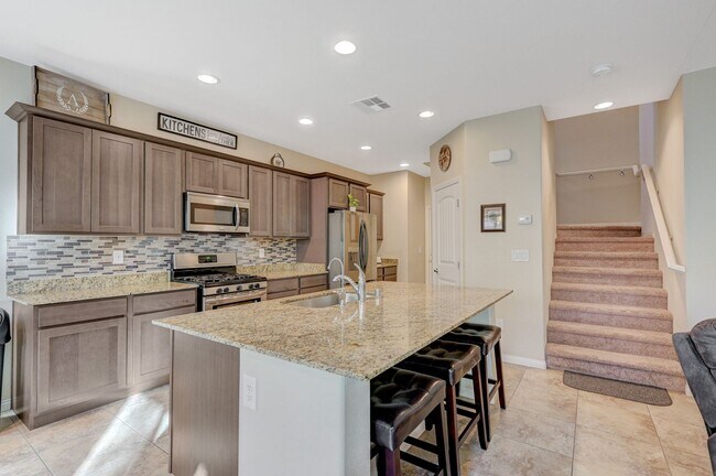 Building Photo - Beautifu 2 Story 4 bedrooms 2.5 baths located in Mountain Edge Southwest