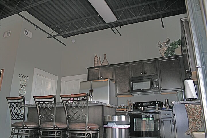 Building Photo - 214 Village Square