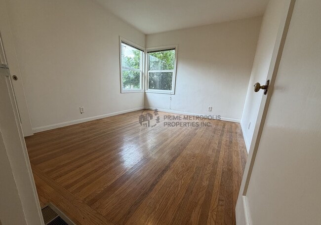 Building Photo - 999 31st St