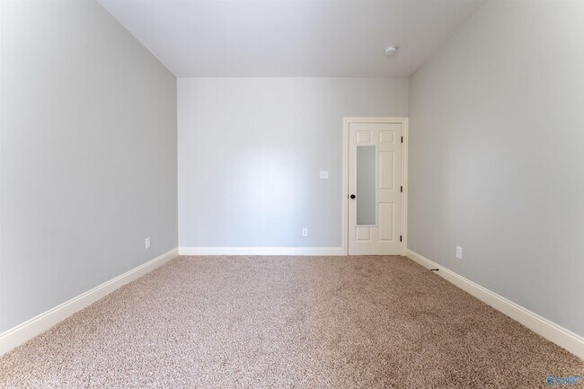 Building Photo - 525 W Mossyleaf Dr SW