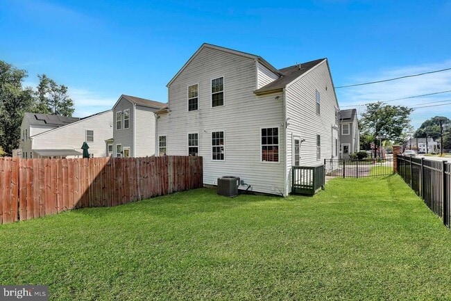 Building Photo - 156 Sweets Ave