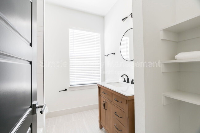 Building Photo - 1801 NW 39th St