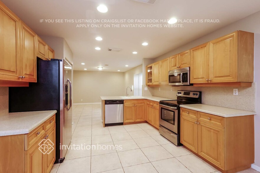 Building Photo - 3580 SW 51st St