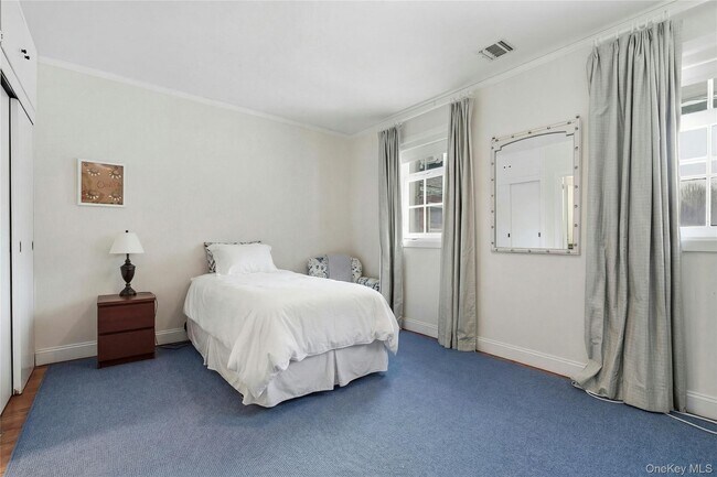 Building Photo - 74 Peacock Ln