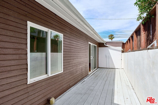 Building Photo - 1141 Cabrillo Ave