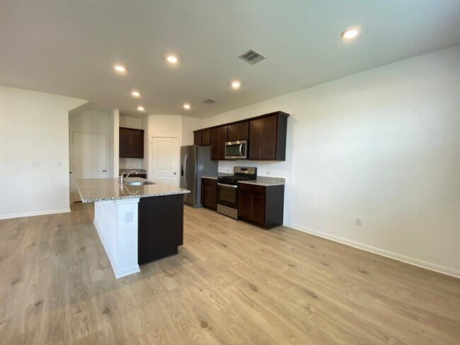 Building Photo - 408 Brody Ln
