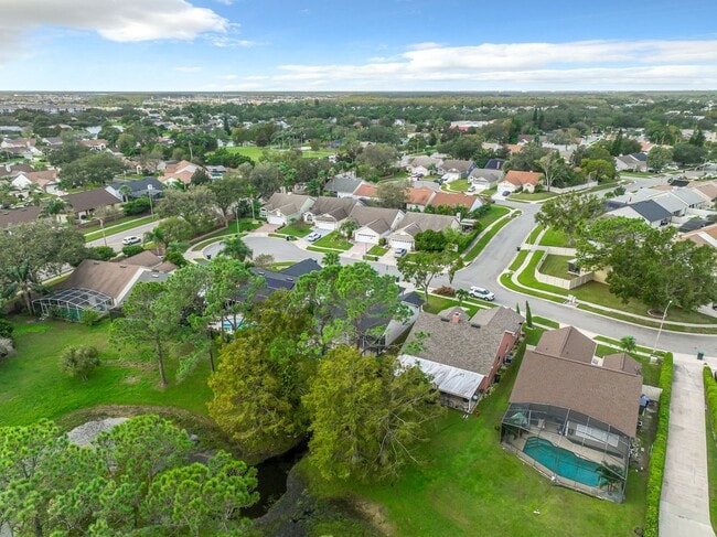 Building Photo - Beautiful 3 Bedroom, 2 Bath POOL Home with 2-Car Garage in the Heart of Hunters Creek!