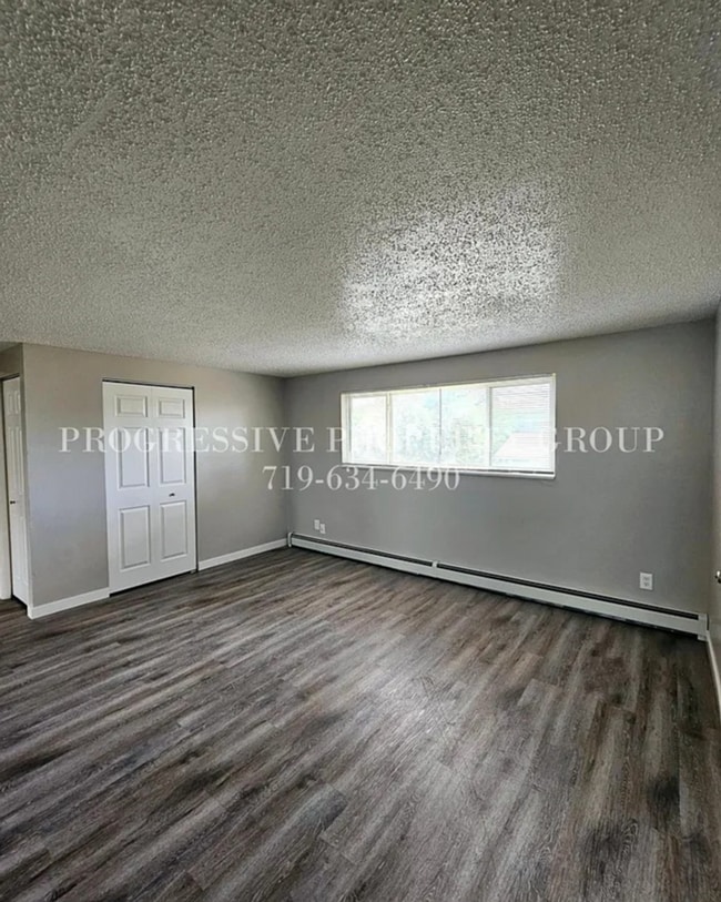 Building Photo - Charming Renovated 2-Bedroom – Includes Utilities | Move In Now – Next Month’s Rent is Waived!