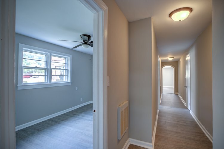 Building Photo - 237 Queen St