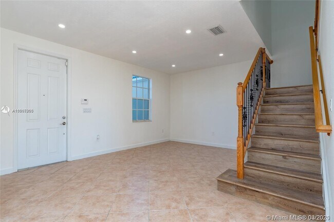 Building Photo - 15244 SW 9th Way