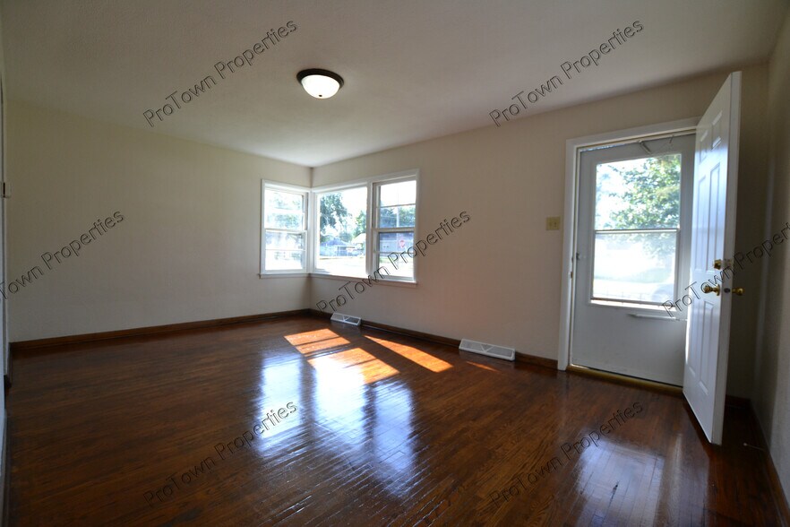 Building Photo - 521 Elmwood Ave