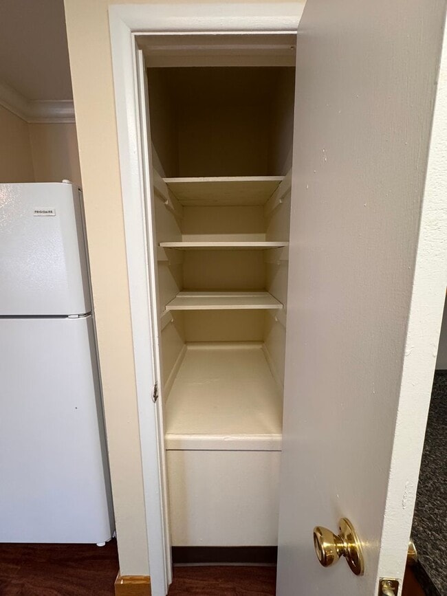 Building Photo - 3962 Lake Rd