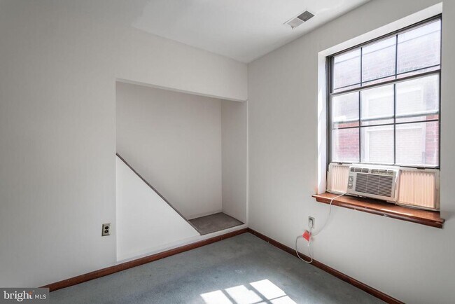 Building Photo - 830 South St