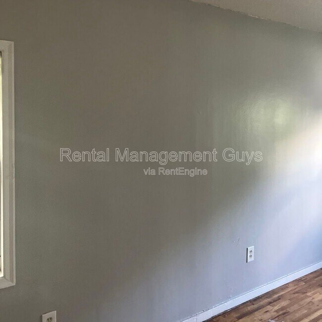 Building Photo - 2110 Fremont Ave N