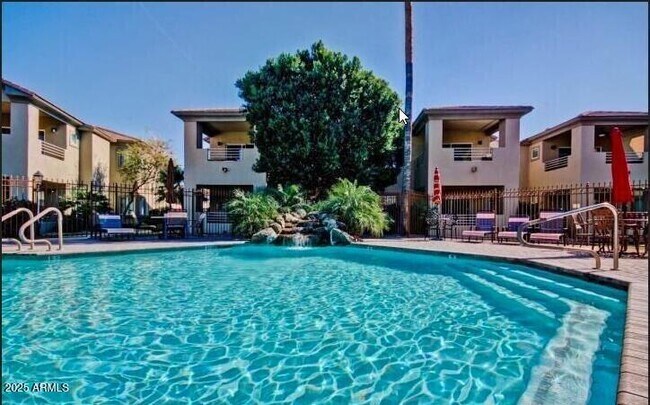 Building Photo - 7401 W Arrowhead Clubhouse Dr