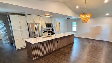 Building Photo - 10303 Pippin Ln