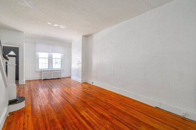 Building Photo - 2341 S Woodstock St