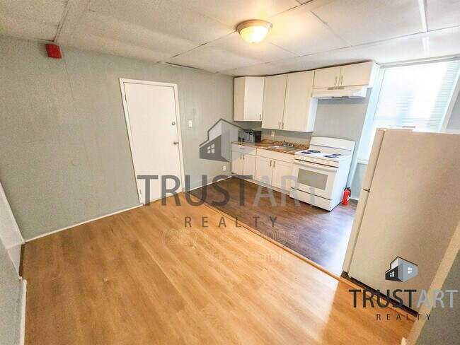 Building Photo - 1347 Sellers St