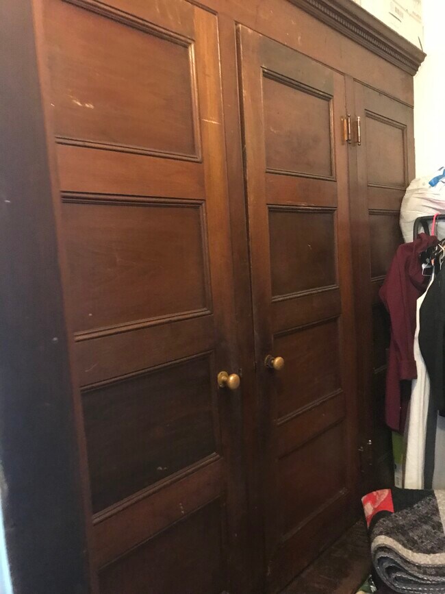 Closet 2 - 13 Buswell Street