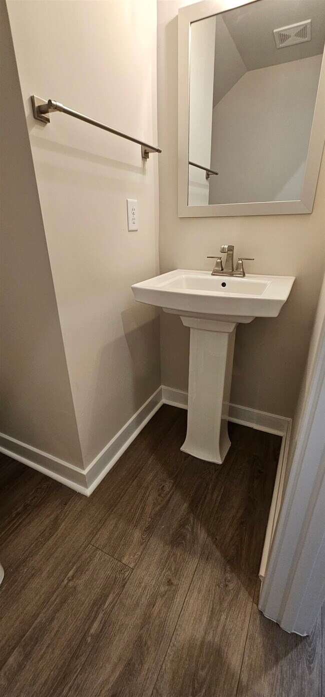 Building Photo - 2313 Hazel Wy