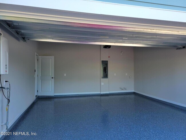 Building Photo - 334 Pine Bluff Dr