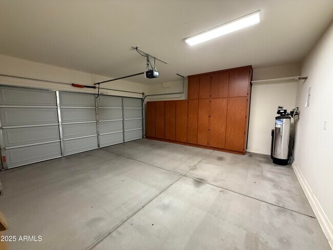 Building Photo - 12038 W Briles Rd