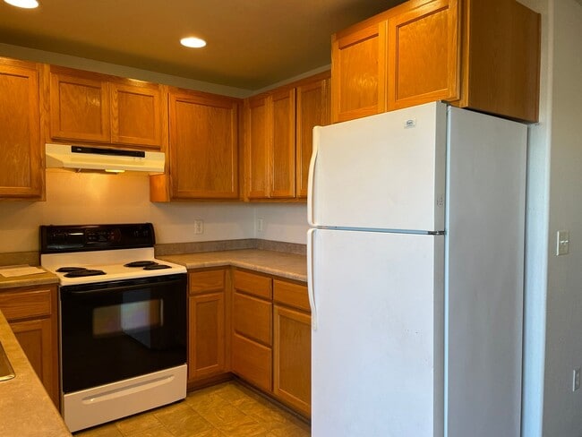 Building Photo - Very Nice Two Story 2 Bedroom 1.5 Bathroom...