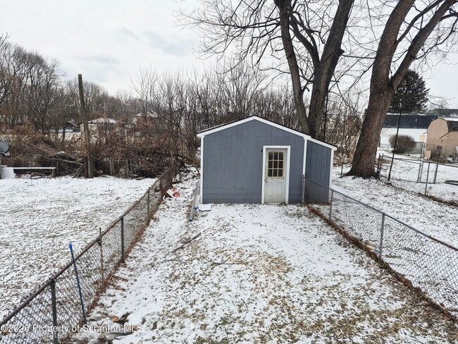 Building Photo - 124 Willow St