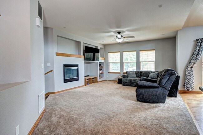 Building Photo - Canterberry Crossing Parker CO 4 bed 3 bat...