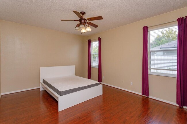 Building Photo - High Ceilings, Gourmet Kitchen, and a Playground – Where Life's Little Pleasures Meet!