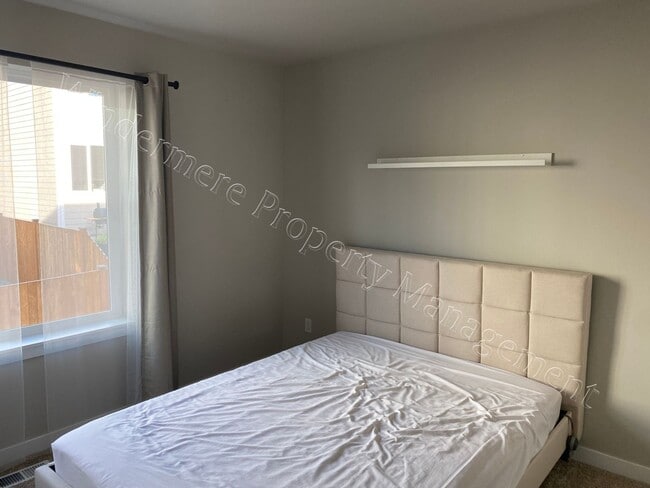 Building Photo - 3-Level Home with Garage and Primary Suite