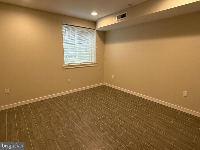 Building Photo - 2542 Ellsworth St