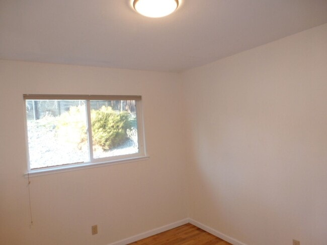 Building Photo - Four Bedroom, Two Bath, Two Car Garage Rem...