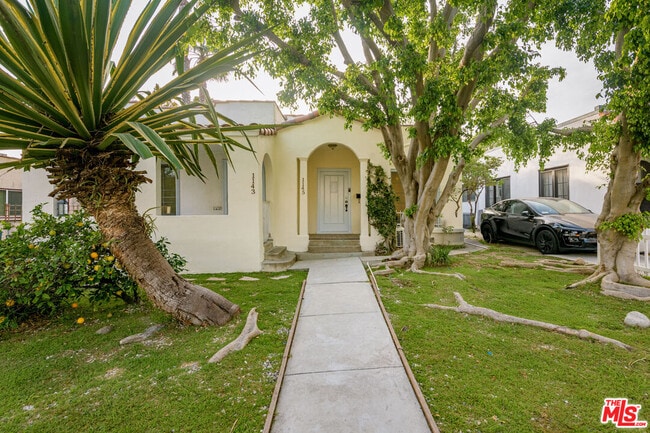 Building Photo - 1145 Poinsettia Dr